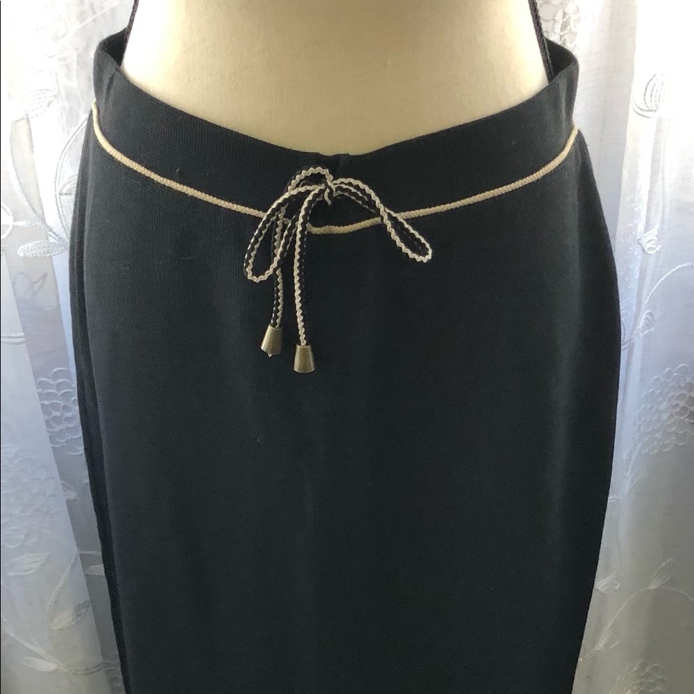 🎄Cafe au lait black maxi skirt  casual tie waist M